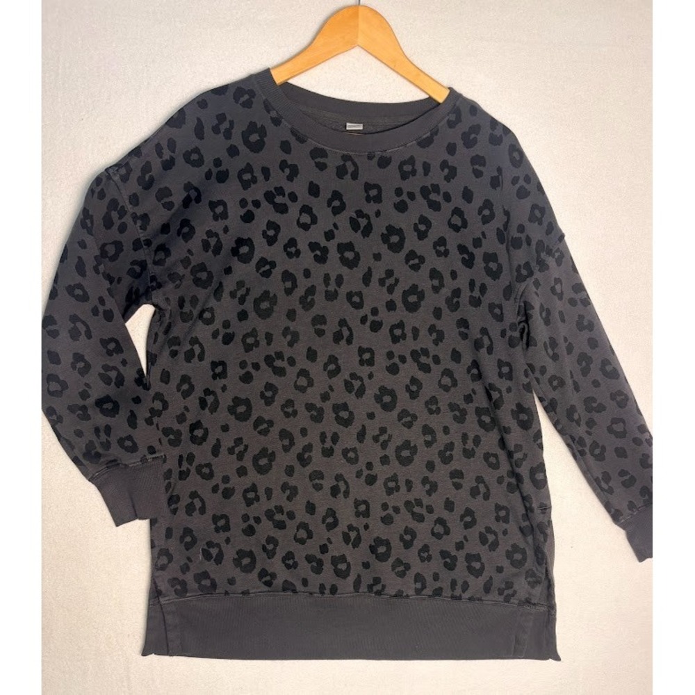 Old Navy Leopard Print Sweatshirt Women Medium Gray Black Tunic Side Slits